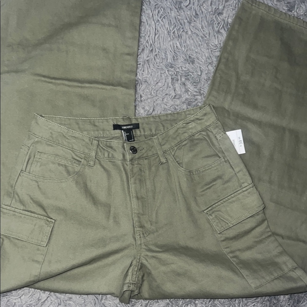 Women’s Olive wide leg Cargo Pants - Picture 3 of 4